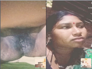 Desi Bhabhi Shows pussy On VC