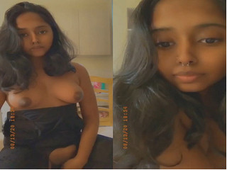 Desi Girl Shows her Boobs