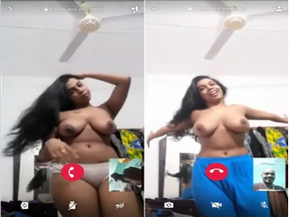 Desi Girl Shows Her Boobs