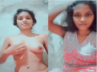 Desi Girl Shows Boobs