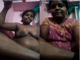 Desi Girl Shows Her Boobs