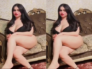 Sexy Paki Girl Shows Pussy