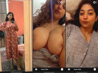 Sexy Desi Girl SHows Boobs