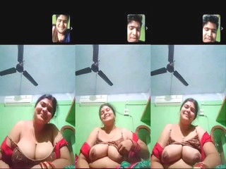 Sexy Desi Bhabhi Shows Big Boobs On VC