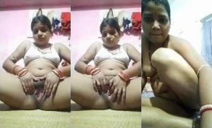 Horny Desi Bhabhi Shows Pussy