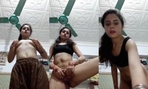 Horny Paki Girl Fingering