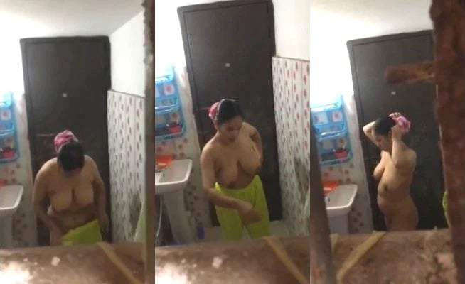 Desi Big Boob Bhabhi Bathing Capture