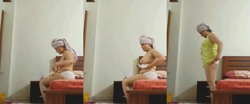 Horny Desi Bhabhi Wearing Cloths after Bathing